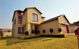 3 Bedroom House in Wierda Crest Estate