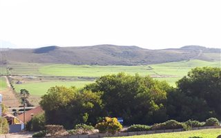 678 m² Land available in Fraaiuitsig