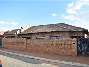4 Bed House in Kagiso