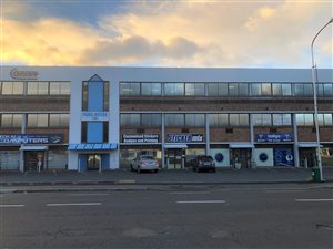 140 m² Commercial space in Retreat