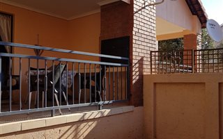 2 Bedroom Townhouse in Country View Estate