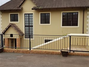 3 Bedroom House in Clifton Hill Estate