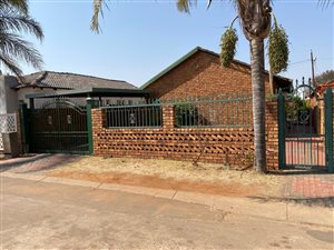 4 Bed House in Nellmapius
