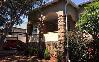3 Bedroom House in Kensington