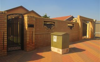 2 Bedroom House in Dobsonville
