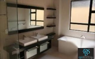 5 Bedroom Cluster in Hyde Park