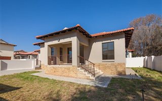 3 Bedroom Simplex in Honeydew