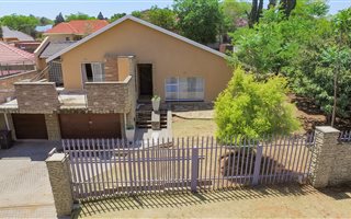 3 Bedroom House in Mondeor
