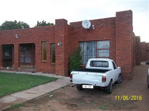 4 Bedroom House in Lethlabile
