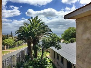 4 Bed House in Mossel Bay Central
