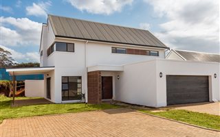 3 Bedroom House in Emberton Estate
