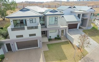 4 Bedroom House in Waterfall Country Village