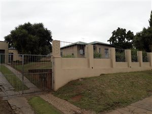 3 Bedroom House in Van Riebeeck Heights