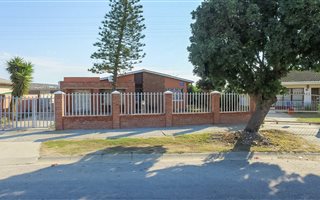 4 Bedroom House in Algoa Park