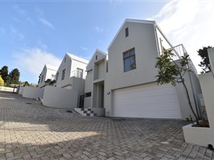 3 Bedroom House in Aurora