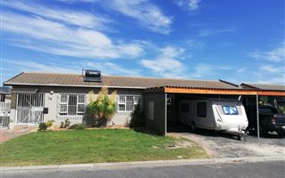 4 Bedroom House in St Dumas