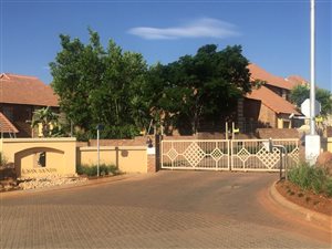 2 Bed Apartment in Mooikloof Ridge