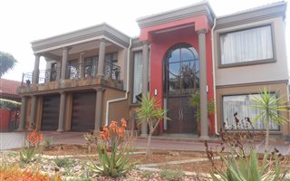 5 Bedroom House in Bougainvillea Estate