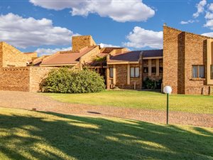6 Bed House in Ruimsig AH