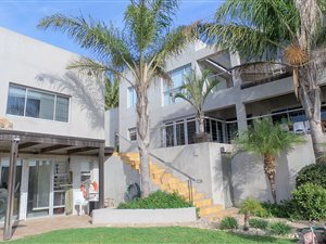 6 Bed House in Langebaan Central