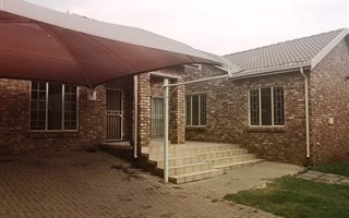 3 Bedroom Duet in Amberfield