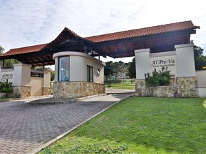 2095 m² Land available in Theescombe