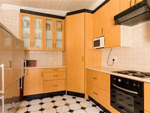 7 Bed House in Mossel Bay Central