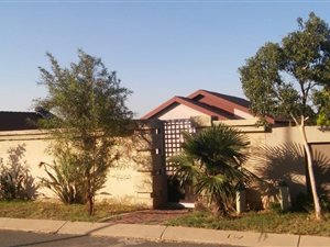3 Bedroom House in Olievenhoutbosch