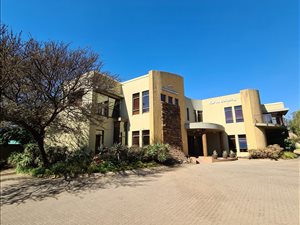 740 m² Industrial space in Meadowdale