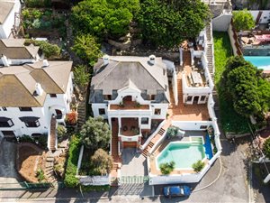 4 Bed House in St James
