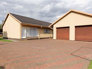 4 Bed House in Flora Gardens