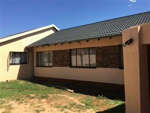 3 Bed Flat in Crystal Park