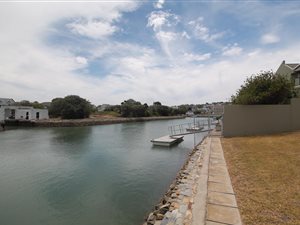 675 m² Land available in Royal Alfred Marina