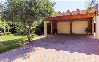 5 Bedroom House in Kanonkop