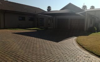 4 Bedroom House in Alphen Park