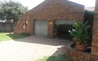 4 Bedroom House in Mackenzie Park