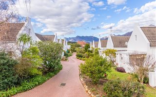 2 Bedroom House in Onder Papegaaiberg