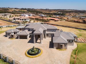 5 Bed House in Mooikloof Heights