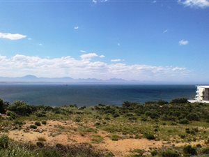915 m² Land available in De Bakke