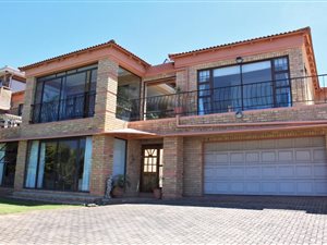 4 Bed House in Dana Bay
