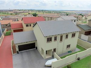 3 Bed House in Thatchfield