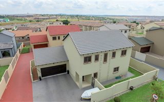 3 Bedroom House in Thatchfield