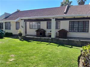 4 Bedroom House in Sunrise on Sea