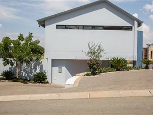 5 Bed House in Meyersdal