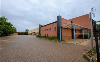 1606 m² Industrial space in Monavoni