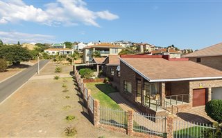 3 Bedroom House in Hartenbos Heuwels