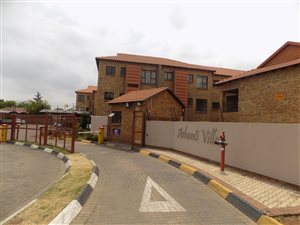 3 Bed Townhouse in Cruywagenpark