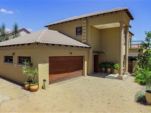 5 Bedroom House in Raslouw Manor