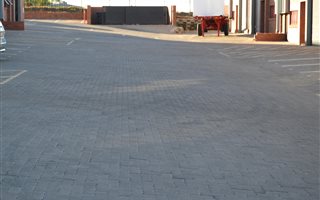 368 m² Industrial space in Pomona