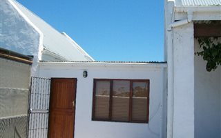 1 Bedroom Garden Cottage in Dwarskersbos